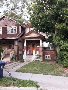 6 bdrm house, $4500, Christie & St. Clair, Call 416 897-4445