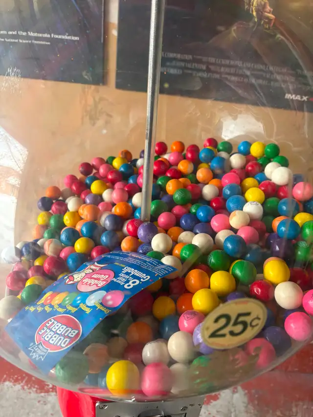 Classic Beaver Gumball Machinea - Photo 4