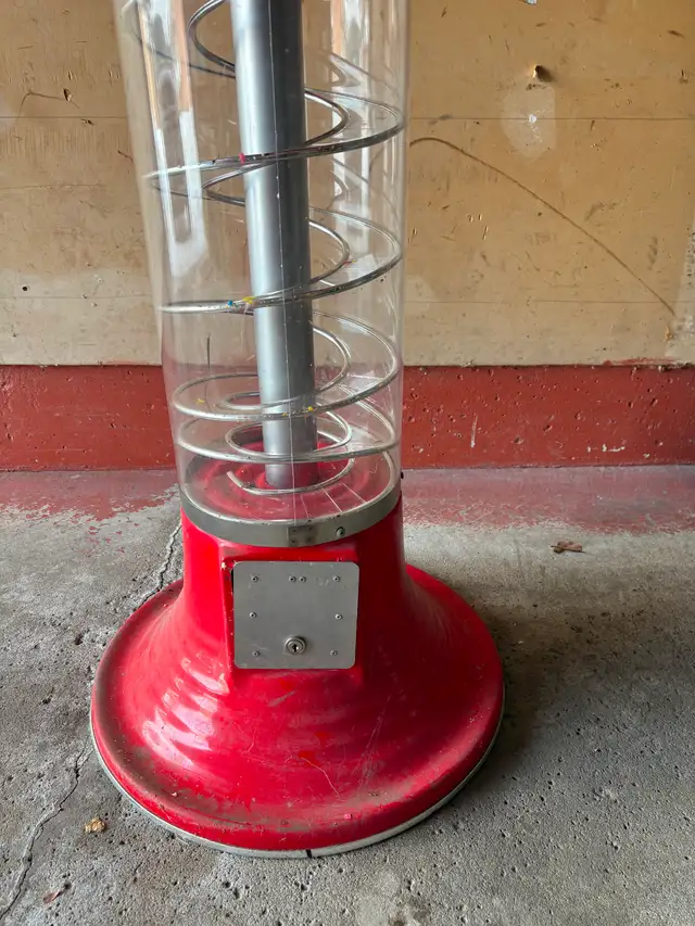 Classic Beaver Gumball Machinea - Photo 5