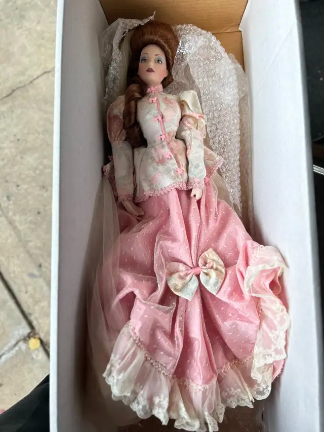 4 Collectable dolls for sale - Photo 4