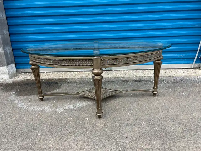 Stunning Oval Coffee Table