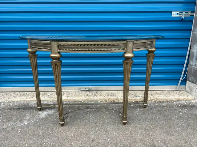 Stunning Half Moon Hall / Sofa Table