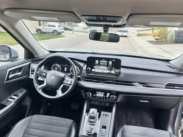 2024 Mitsubishi Outlander Plug-In LE S-AWC - Photo 11