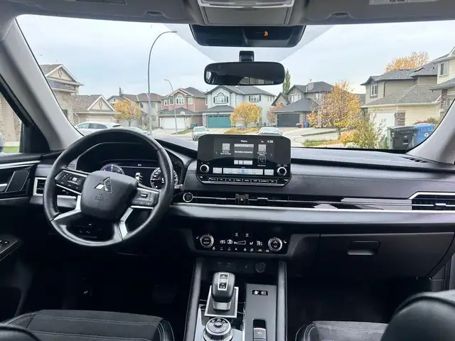 2024 Mitsubishi Outlander Plug-In LE S-AWC - Photo 13