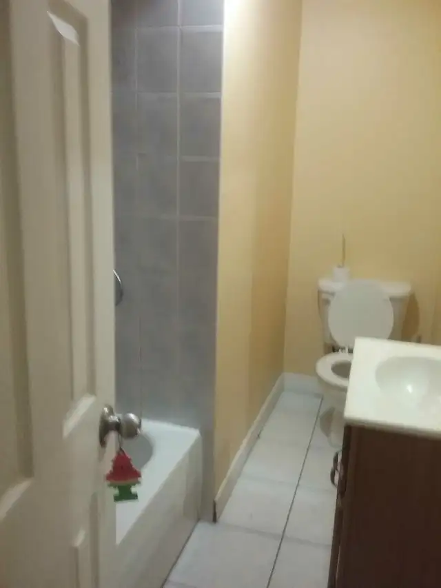 2 bedrooms furnished Basement - Photo 2