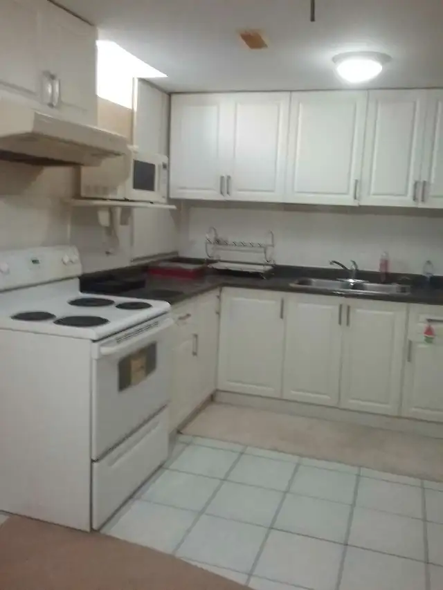 2 bedrooms furnished Basement - Photo 7