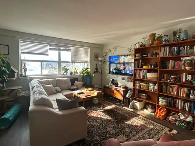 2 Bedroom Apartment, lease transfer (month-to-month), Dundas ON