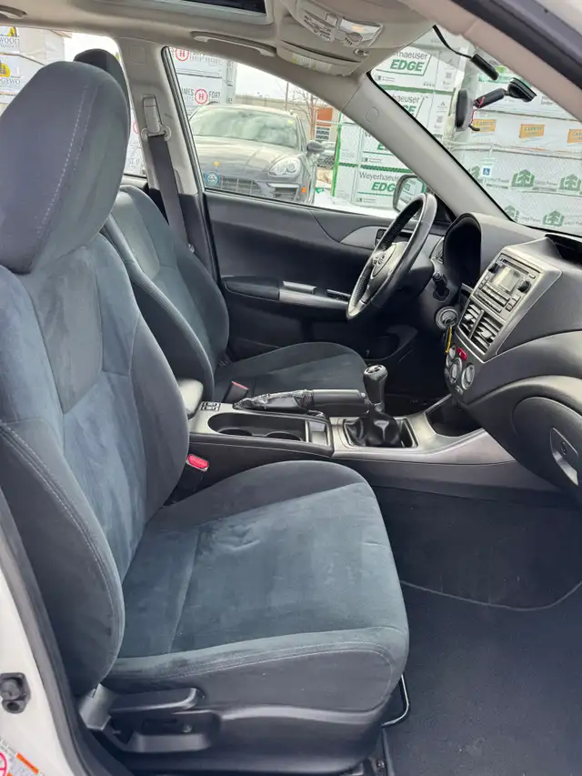 2011 Subaru Impreza Touring AWD : No Reported Accidents, Low Mil - Photo 11
