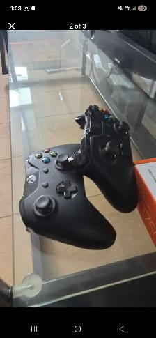 Xbox one, 2 Controllers 35  games $250 - Photo 2