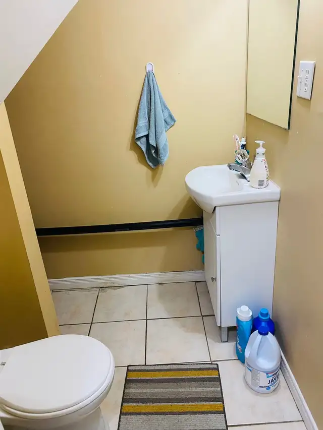 BSMT PRIVATE  ROOM with TOILET in Scarborough  –FEMALE only - Photo 2