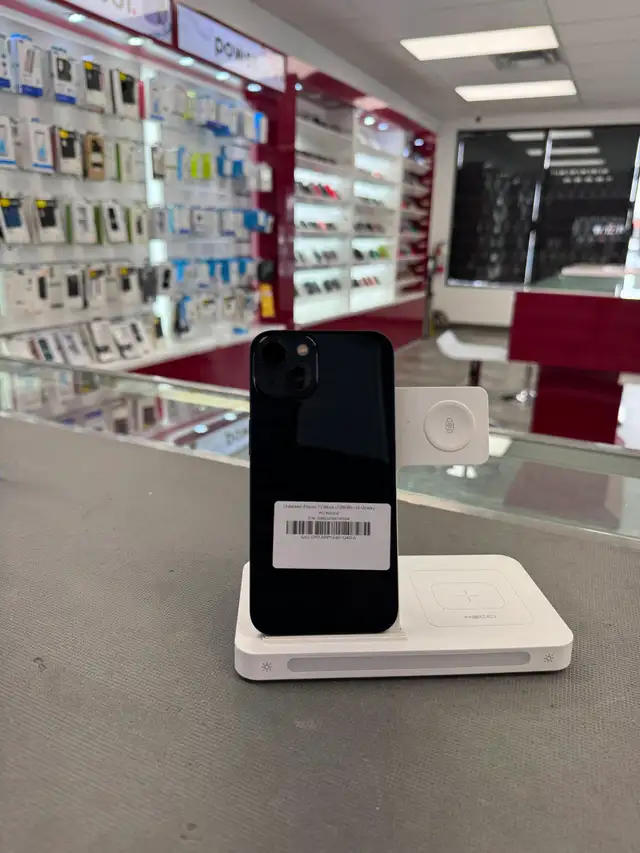Unlocked iPhone 13 with 1 year warranty - Photo 4