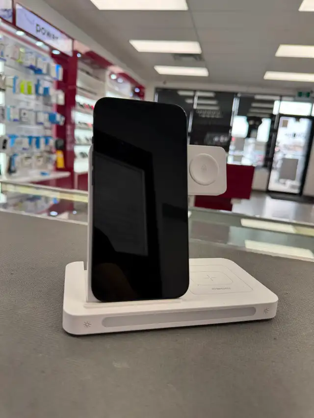 Unlocked iPhone 13 with 1 year warranty - Photo 5