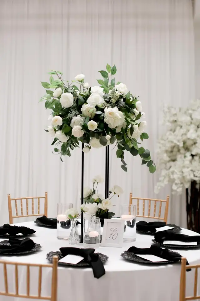 Toronto Wedding Flowers | Bouquets, Arches & Backdrops | GTA - Photo 8
