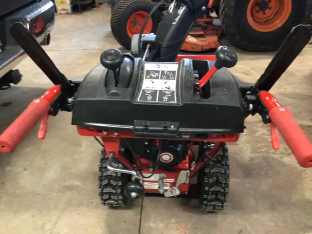 TROY BILT SNOWBLOWER - Photo 5