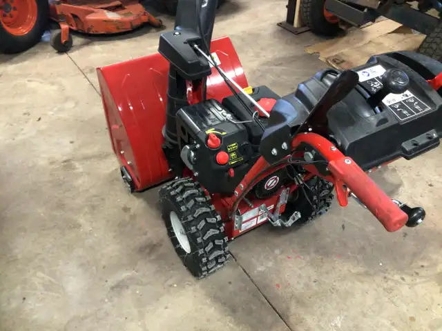 TROY BILT SNOWBLOWER - Photo 6