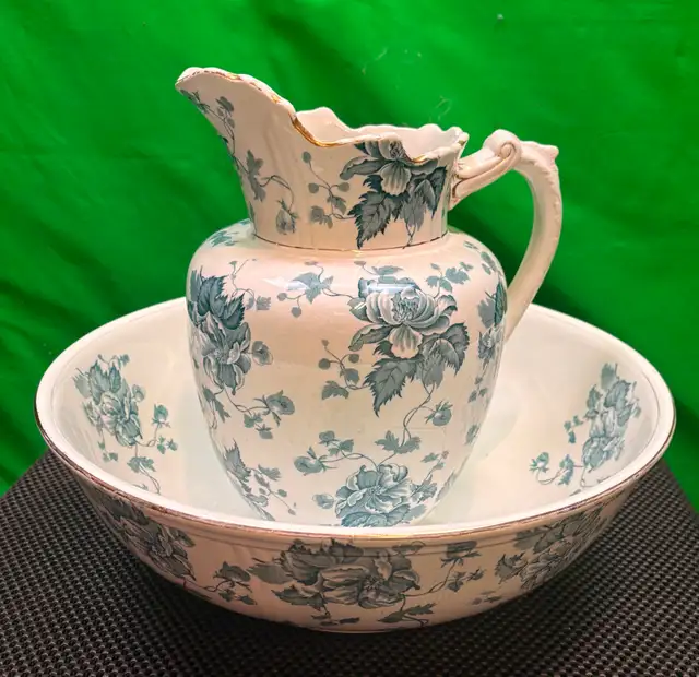 Handmade ceramic wash set.