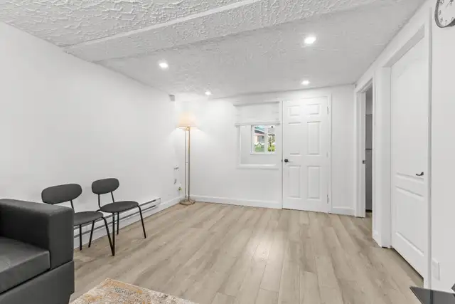 CLEAN NEW RENOVATED 3 1/2 - Photo 2