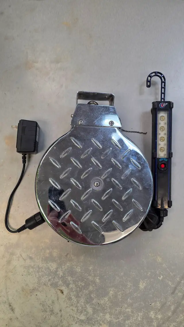 HemiTech 4 LED Retractable 40ft Work Light