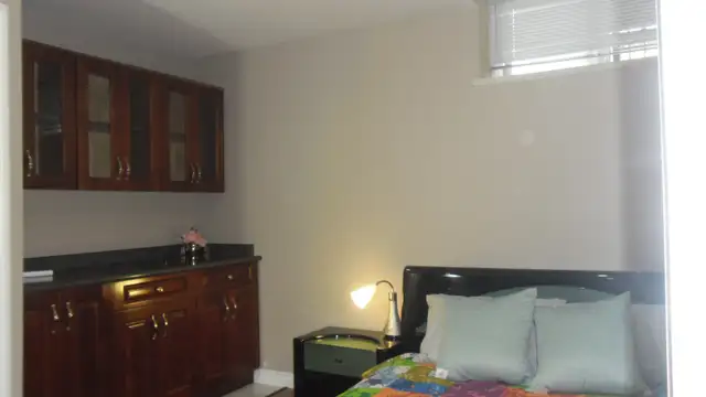 furnished rooms for rent near Royal Oak Skytrain and Metrotown - Photo 2