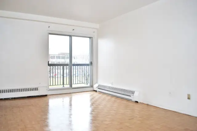 Grand 3 1/2 BETON - LIBRE ou 1er Juillet- Ahuntsic Ouest - Photo 2