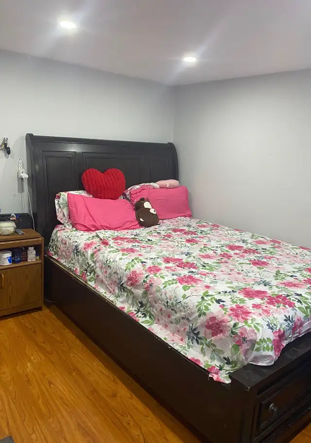 Scarborough-Large Furnished Room with Attached Private Bathroom - Photo 3