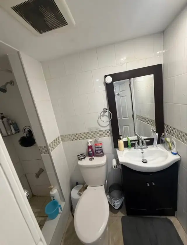 Scarborough-Large Furnished Room with Attached Private Bathroom - Photo 8