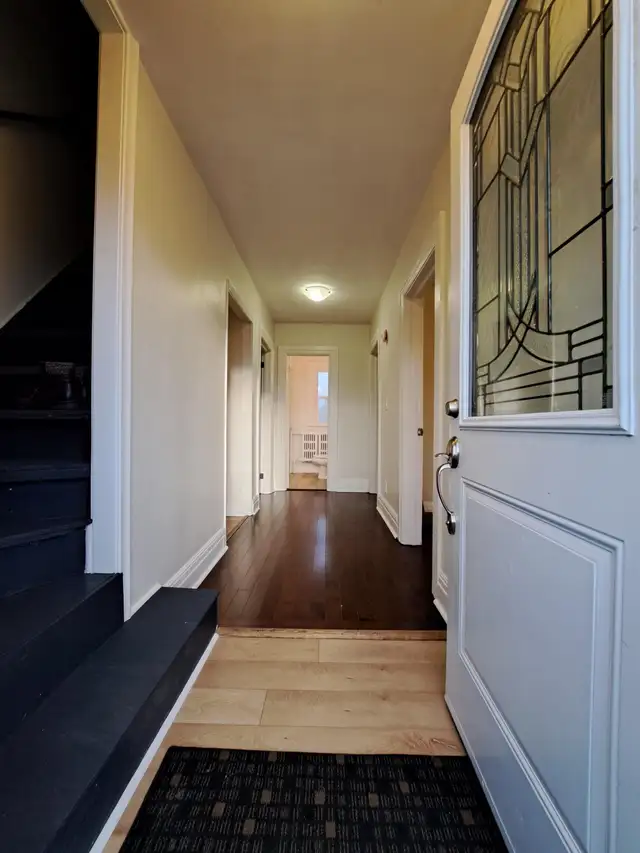 Bright Renovated 4 Bedroom Upper Unit - Loft   Parking - Oshawa - Photo 8