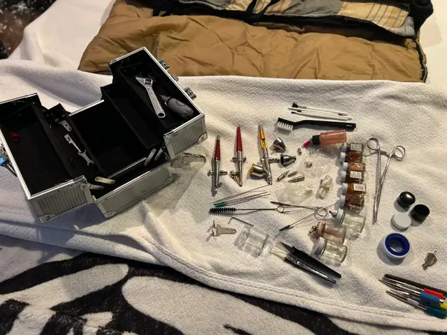 ONE STILL NEW AIR BRUSH KIT /CASE - Photo 3