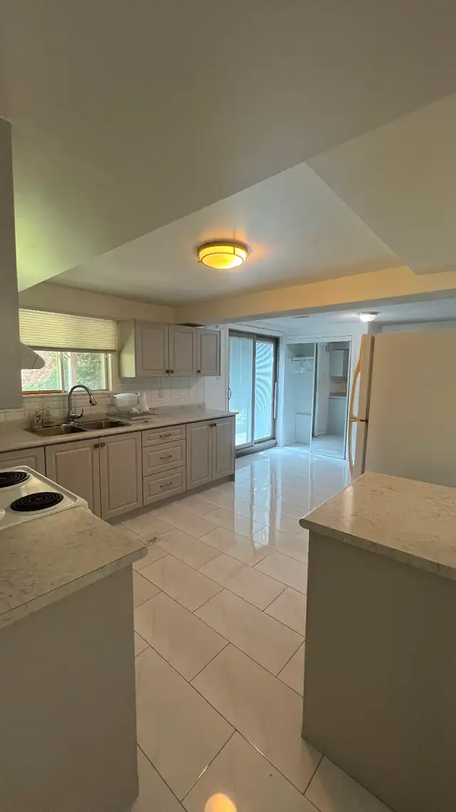 Spacious 2 bedroom basement apartment in Scarborough. - Photo 3