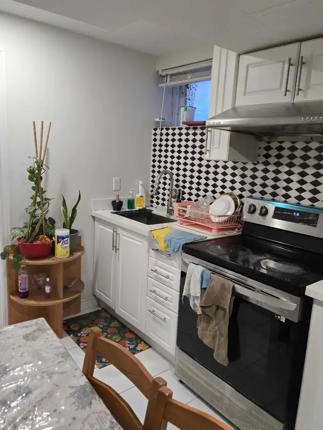 1 Room with private washroom and kitchen for rent from Apri/1st - Photo 5