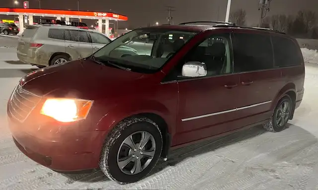 2010 Chrysler Town & Country Van, Safetied - Photo 3