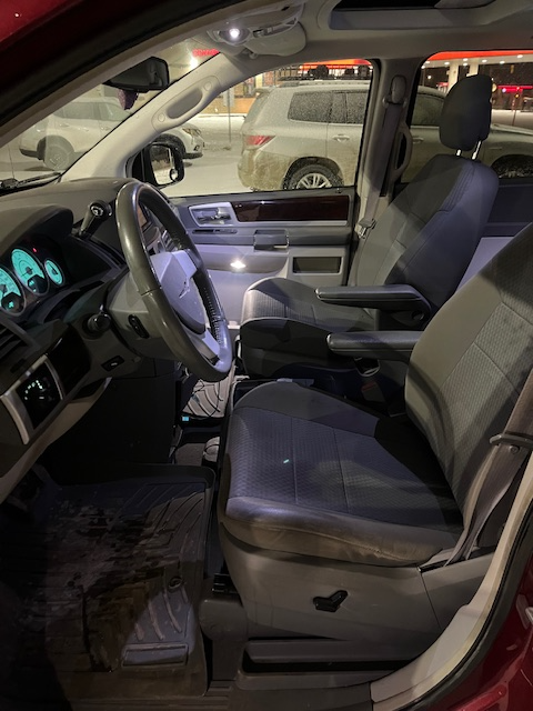 2010 Chrysler Town & Country Van, Safetied - Photo 8