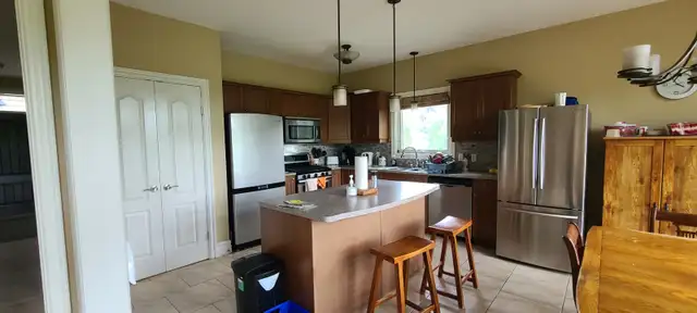 Room for rent (Large Room / Beautiful Home / Great Location) - Photo 2
