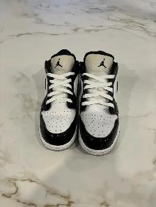 Jordan 1SE shoes