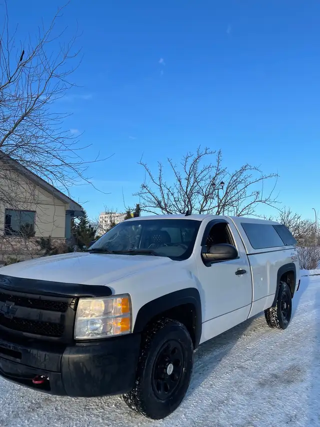 2011 Chevrolet Silverado 1500 8FT box 4x4 330,000k$5800obo