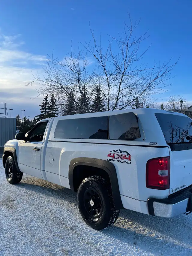 2011 Chevrolet Silverado 1500 8FT box 4x4 330,000k$5800obo - Photo 3