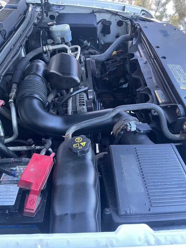 2011 Chevrolet Silverado 1500 8FT box 4x4 330,000k$5800obo - Photo 6