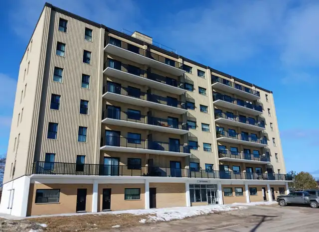 Spacious Corner Unit w Balcony – Secure Bldg w Elevator - Photo 3