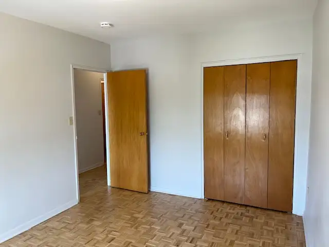 Spacious Corner Unit w Balcony – Secure Bldg w Elevator - Photo 9