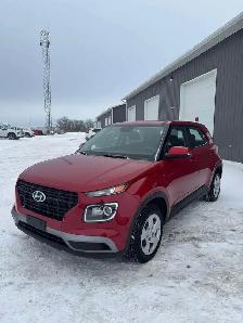 2021 Hyundai Venue Essential - Photo 2