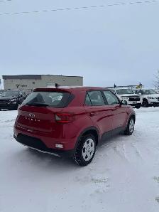 2021 Hyundai Venue Essential - Photo 3