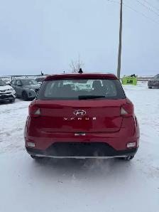 2021 Hyundai Venue Essential - Photo 4