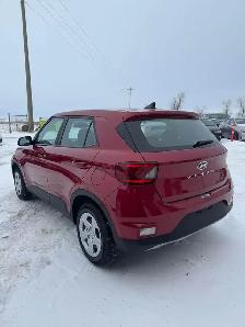 2021 Hyundai Venue Essential - Photo 5