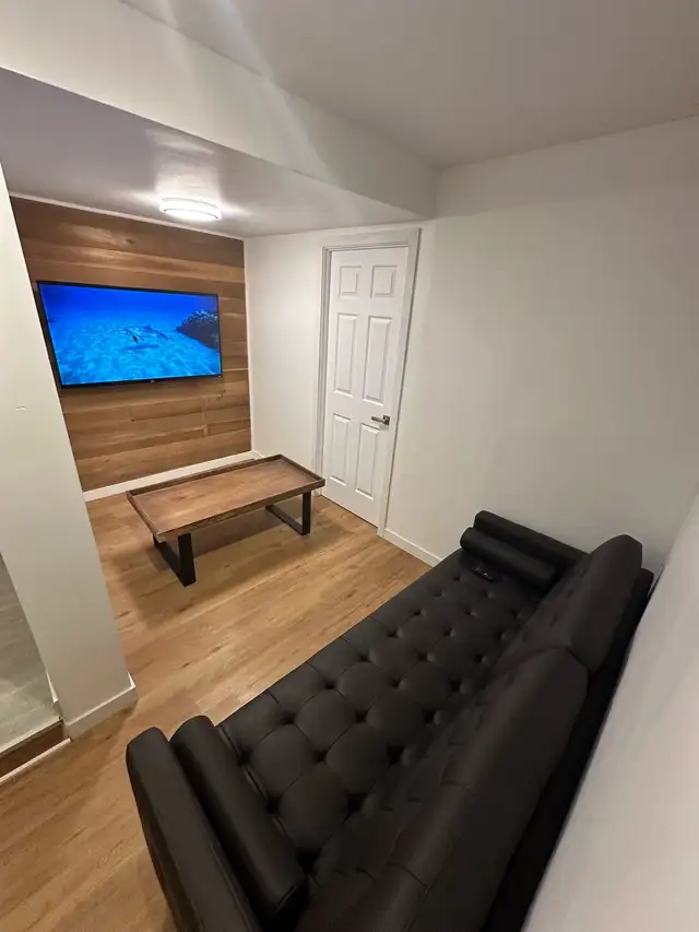 Downtown - 3 Bedroom with 5 beds - Photo 3