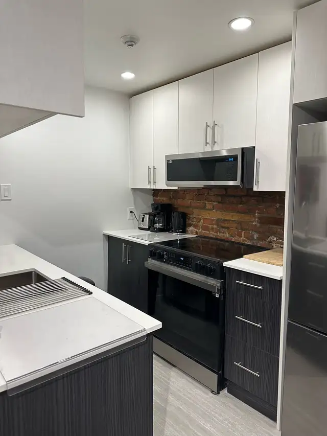 Downtown - 3 Bedroom with 5 beds - Photo 4