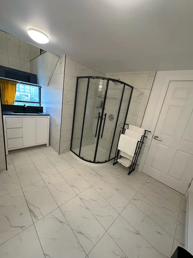 Downtown - 3 Bedroom with 5 beds - Photo 7