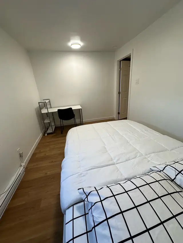 Downtown - 3 Bedroom with 5 beds - Photo 10