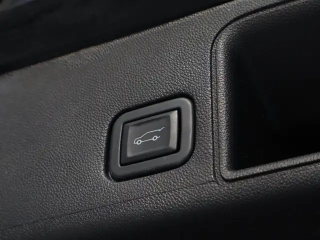2024 GMC Terrain Denali- Pano Roof - Heated Vented Seats - Photo 16