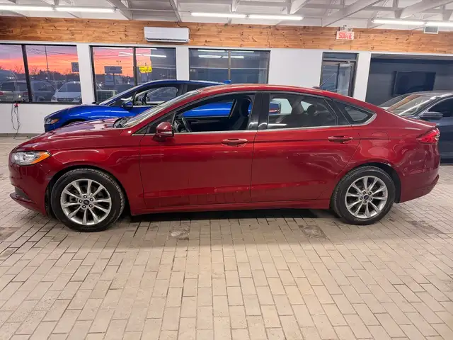 2017 Ford Fusion 4dr Sdn SE FWD - Photo 2