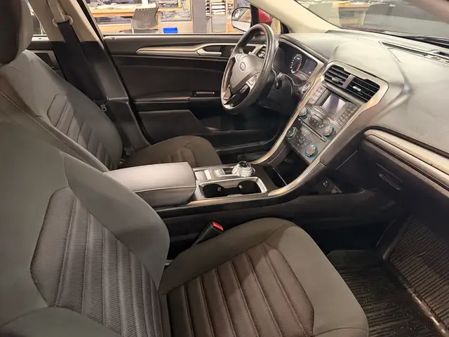 2017 Ford Fusion 4dr Sdn SE FWD - Photo 12